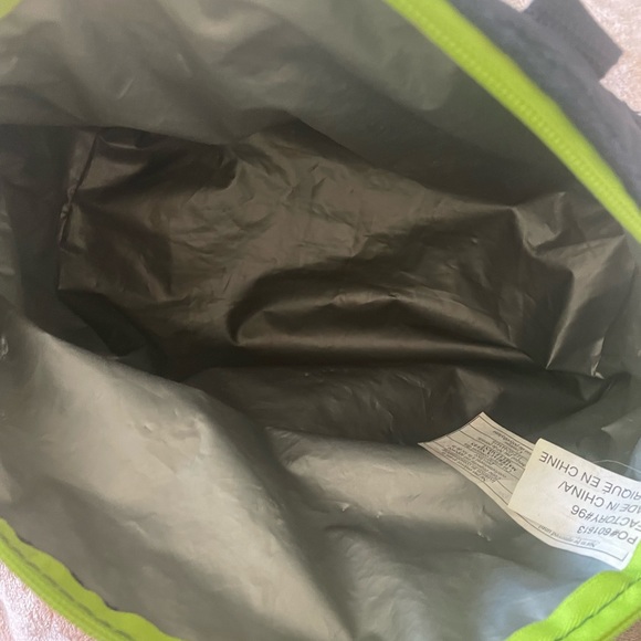 PolarPack insulated bag. 3/$25 - Picture 3 of 5